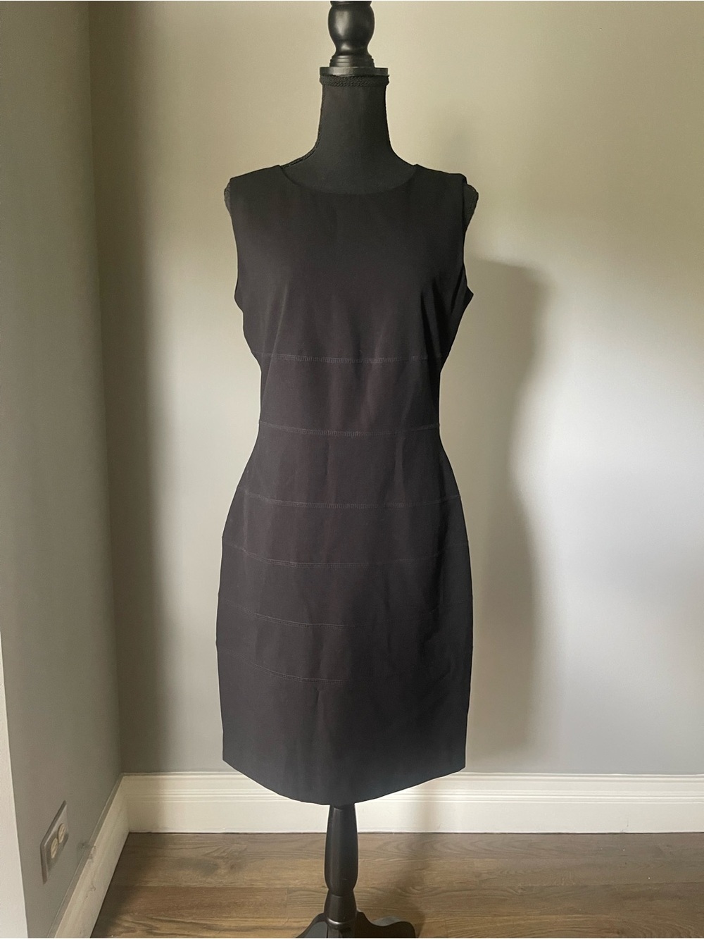 Calvin Klein Classic Black Sleeveless Sheath Dress